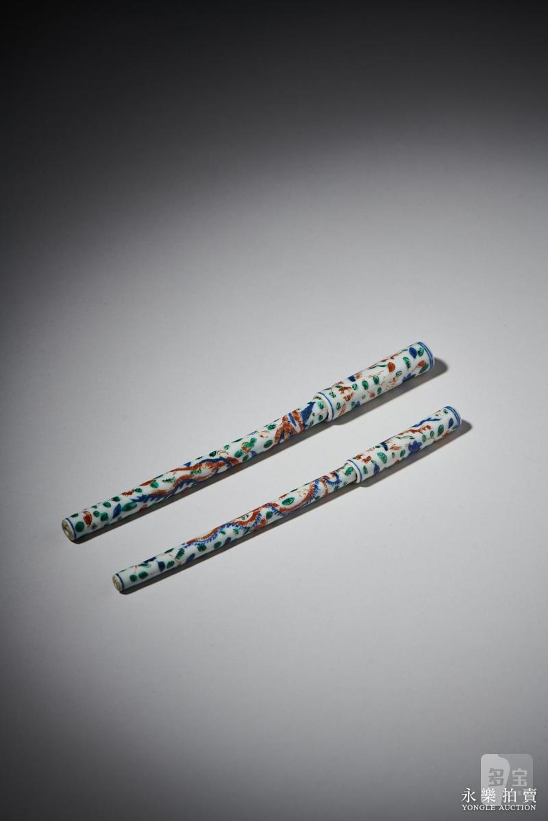 明万历 青花五彩龙凤纹笔管连帽（一对） - 图7